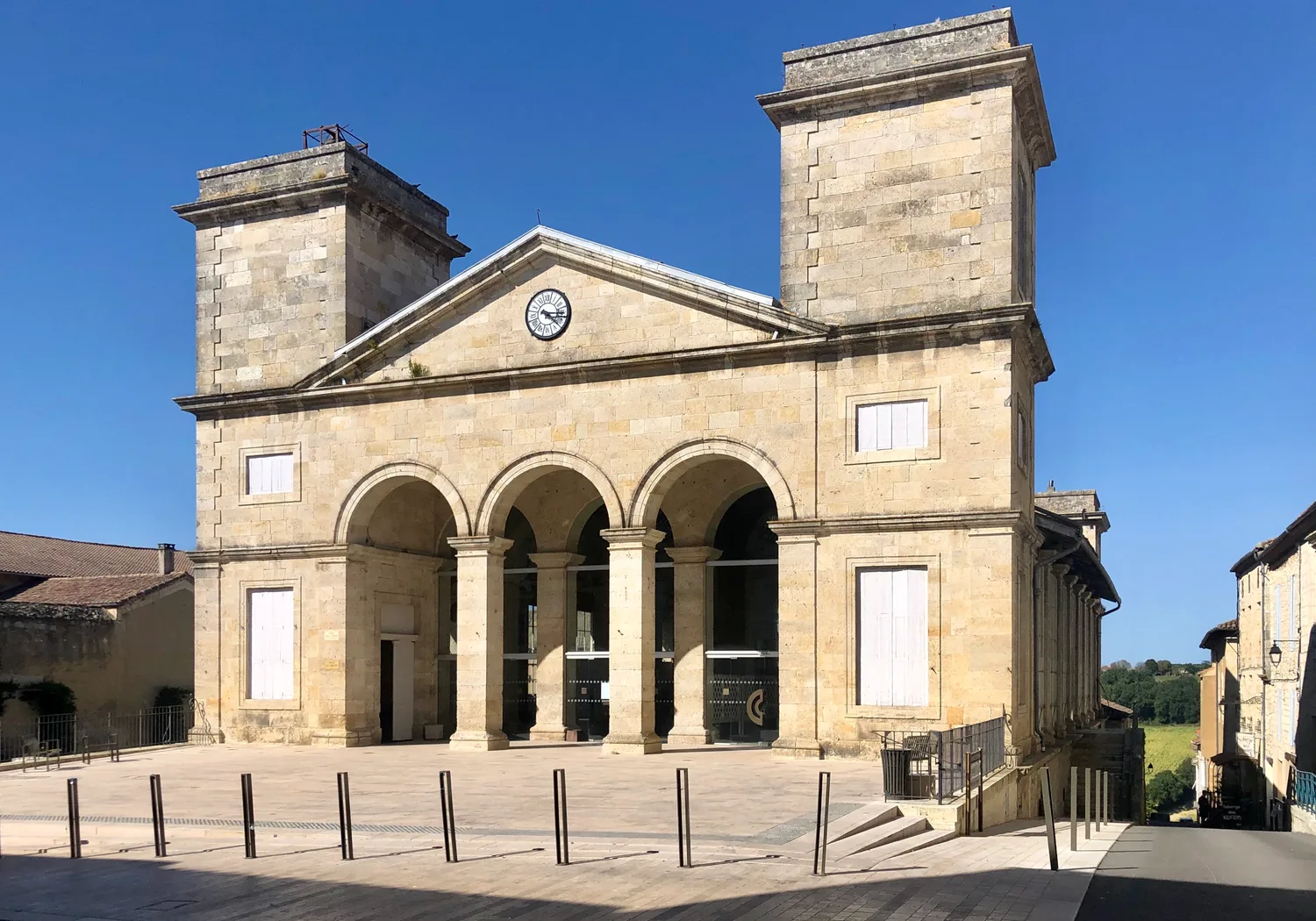 Façade de la halle aux grains de Lectoure
