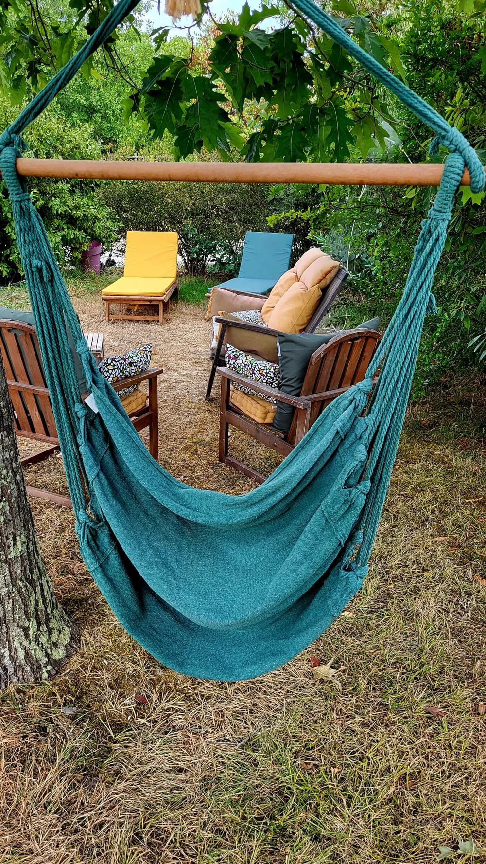 Hamac et salon extérieur dans le jardin